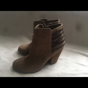 Carlos Santana women’s ankle booties 😍. Size 10.